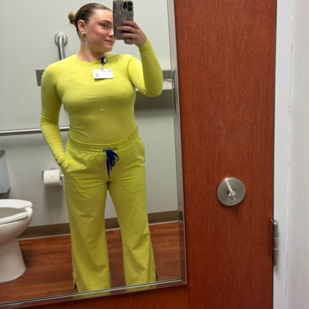 Yellow figs scrub set size medium